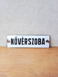   Nvrszoba zomncos felirat