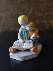   G. Staindl Katalin ritka kisplasztikja - olvas gyerekek