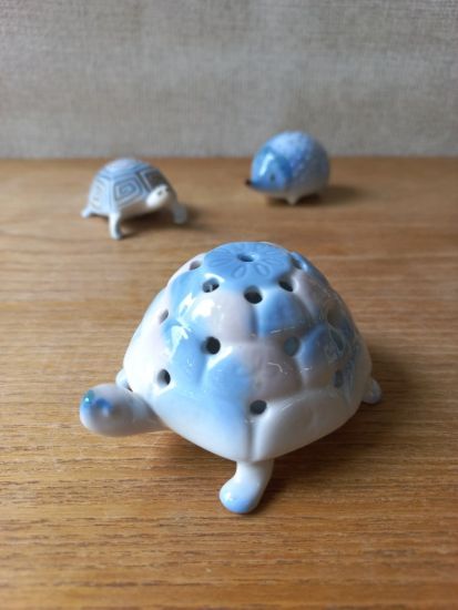  Aquincum tekns porceln figura, sz Szab Antnia tervezse