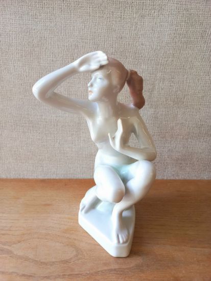  Aquincum akt - a messzibe nz n - porceln figura