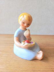   Bodrogkeresztri l kislny figura - ritkbb darab