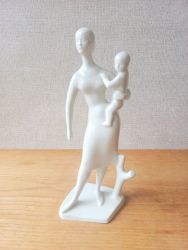   Megyeri Barna porceln szobor - Anya gyermekvel